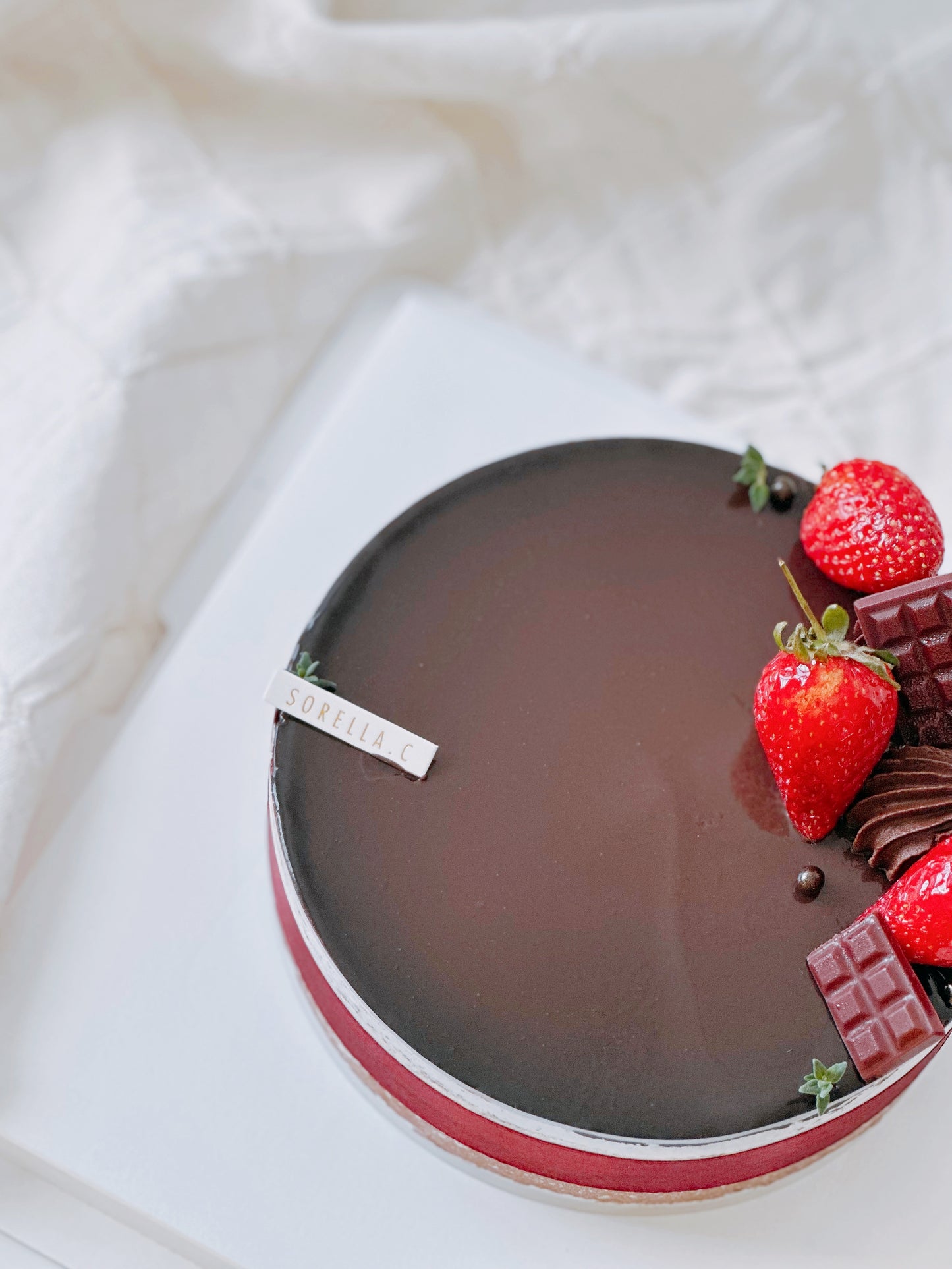 75% Dark Chocolate Strawberry Fudge 6"