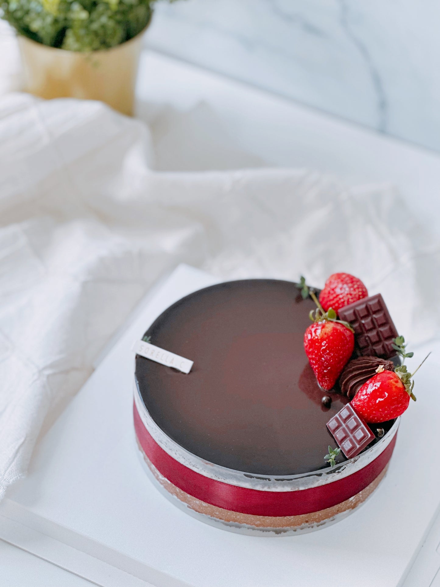 75% Dark Chocolate Strawberry Fudge 6"